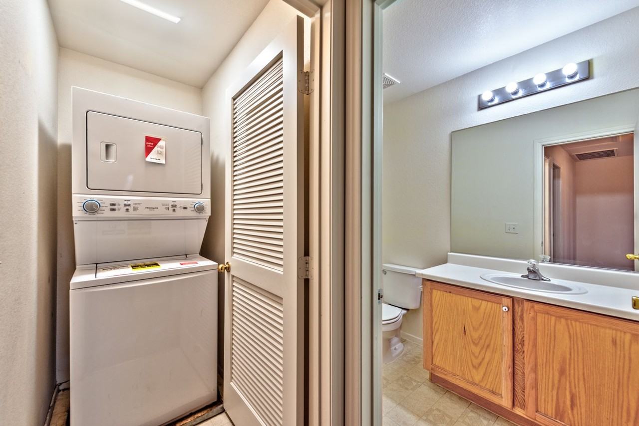 9219 Hollander Ave - Photo 4 of 14