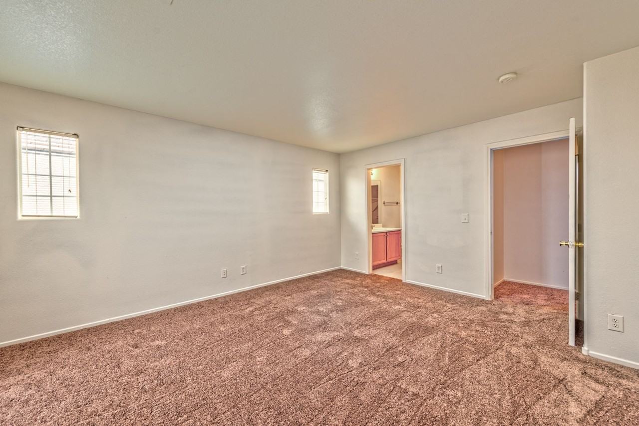 9219 Hollander Ave - Photo 5 of 14
