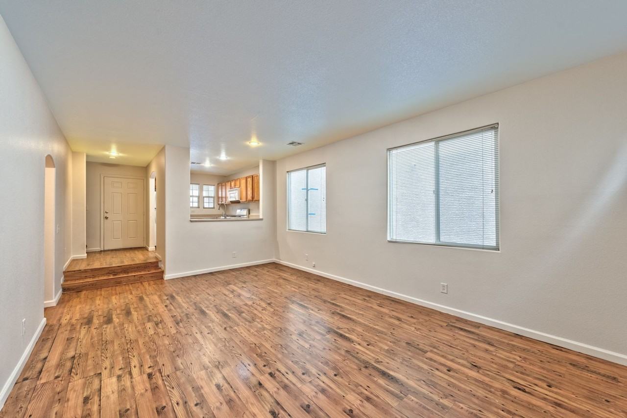 9219 Hollander Ave - Photo 6 of 14