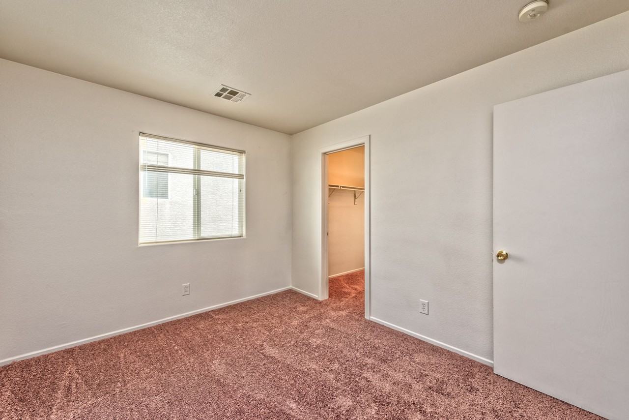9219 Hollander Ave - Photo 7 of 14