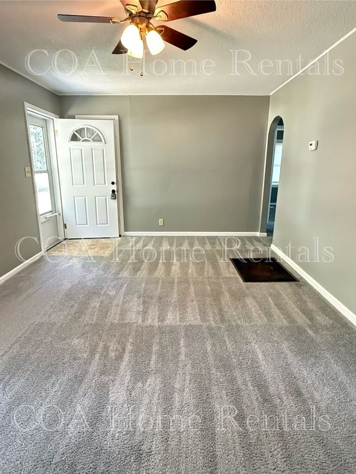 2255 S Victoria St - Photo 2 of 17