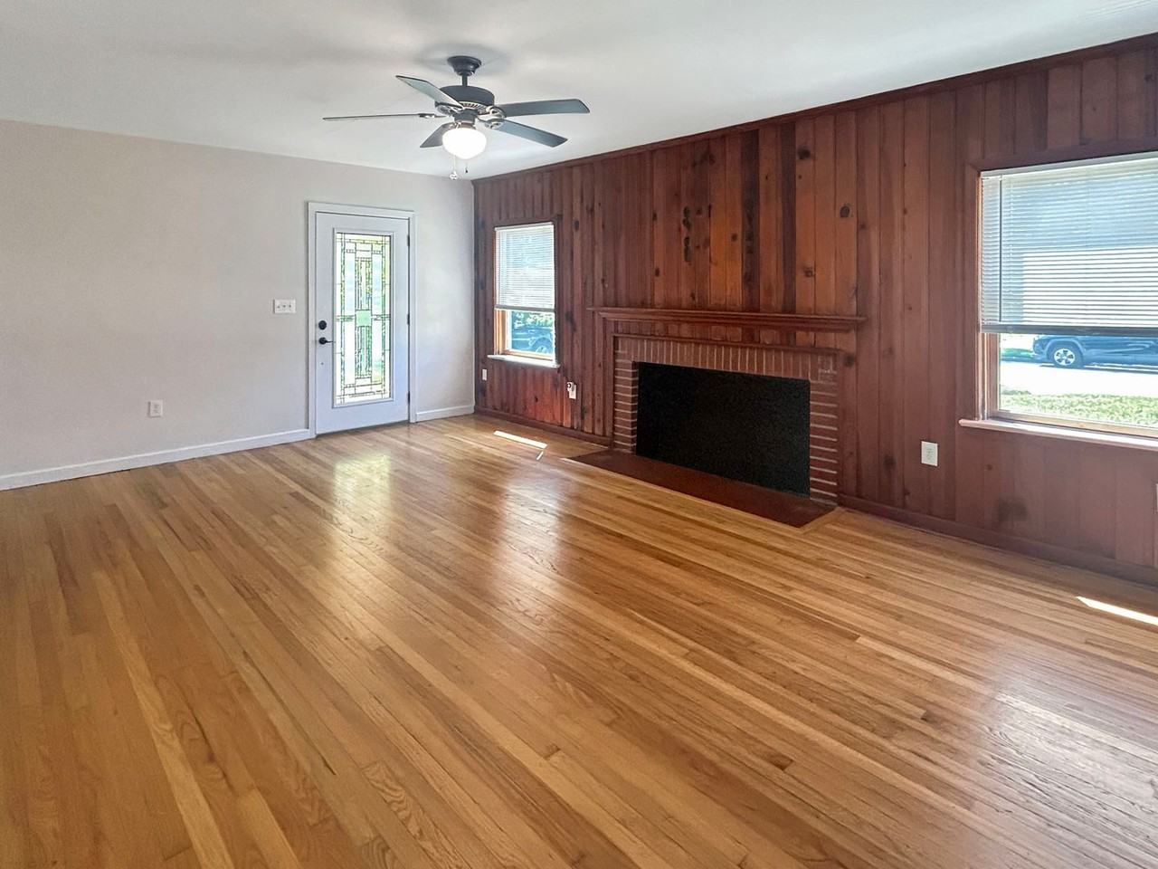 845 37th Ave N - Photo 3 of 41