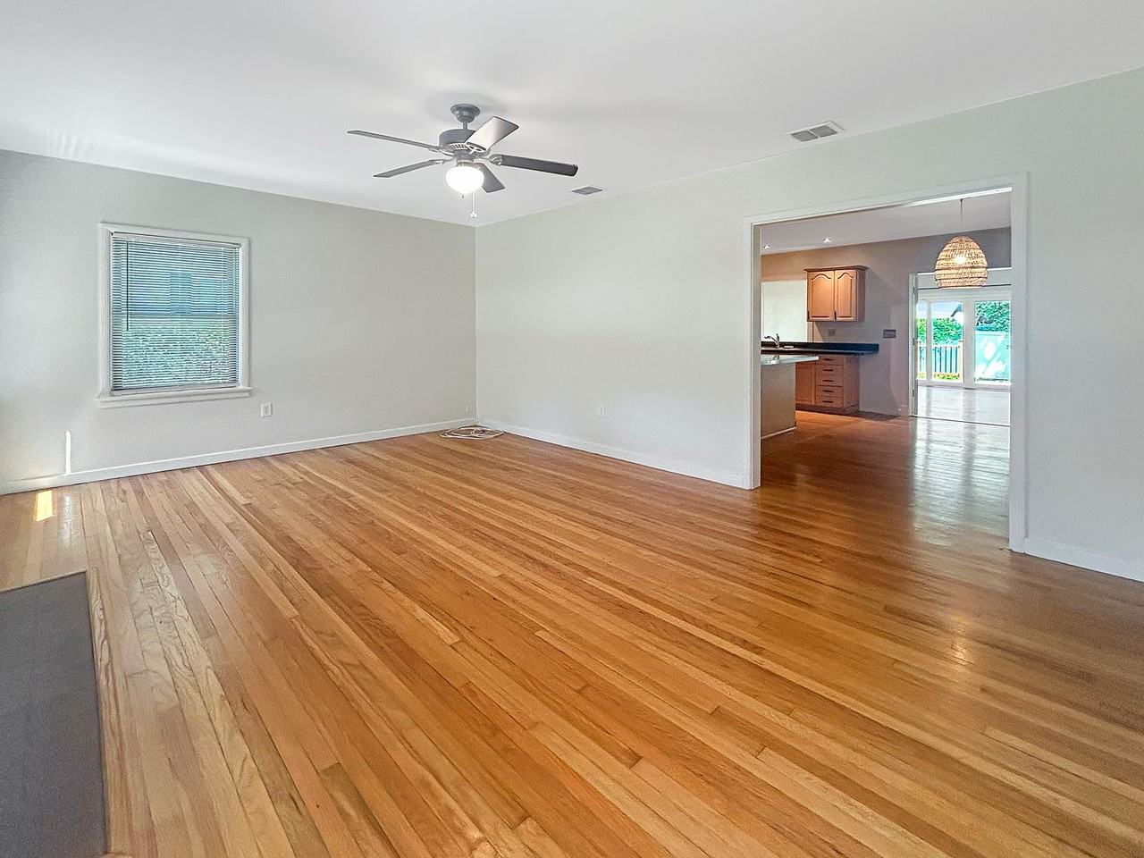 845 37th Ave N - Photo 5 of 41