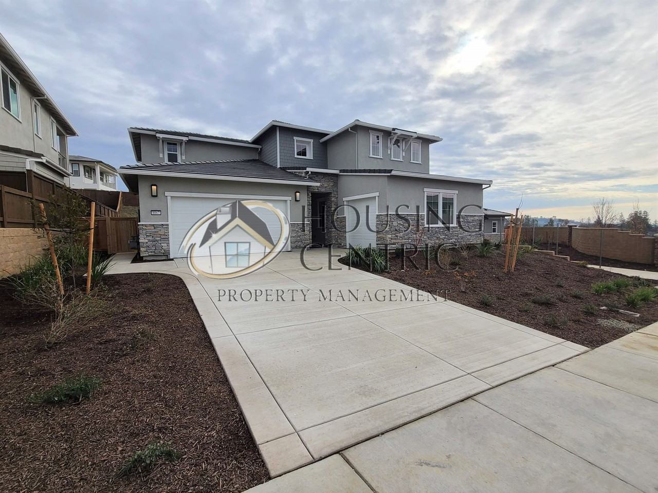 8067 Grant Dr - Photo 2 of 46