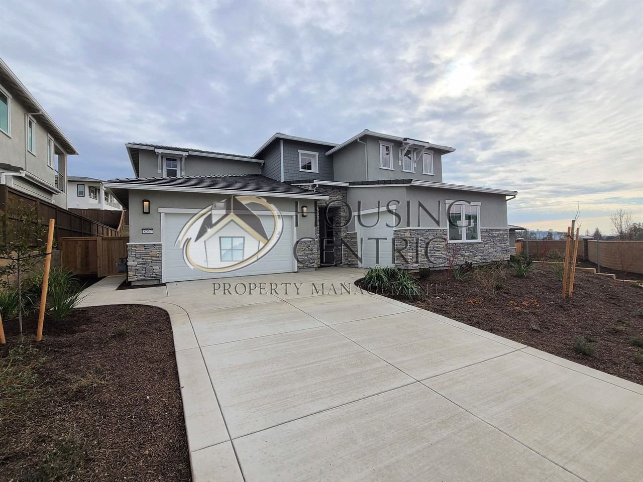 8067 Grant Dr - Photo 4 of 46