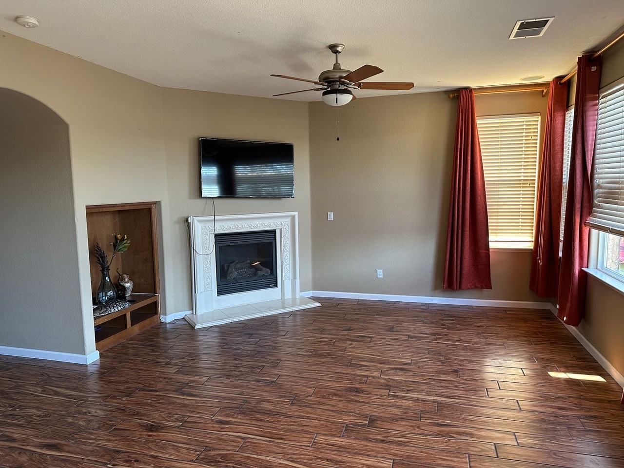 2691 Hutchings Dr - Photo 3 of 9