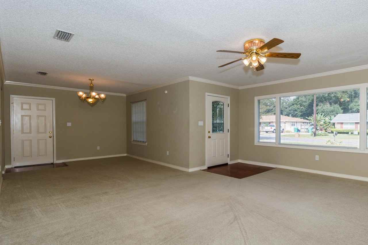 701 Lewis Ave - Photo 3 of 16