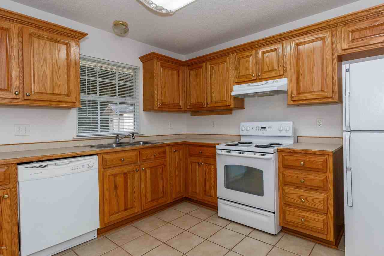 701 Lewis Ave - Photo 4 of 16