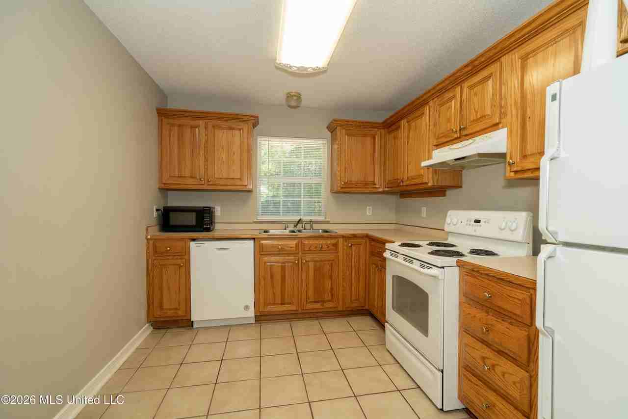 701 Lewis Ave - Photo 5 of 16