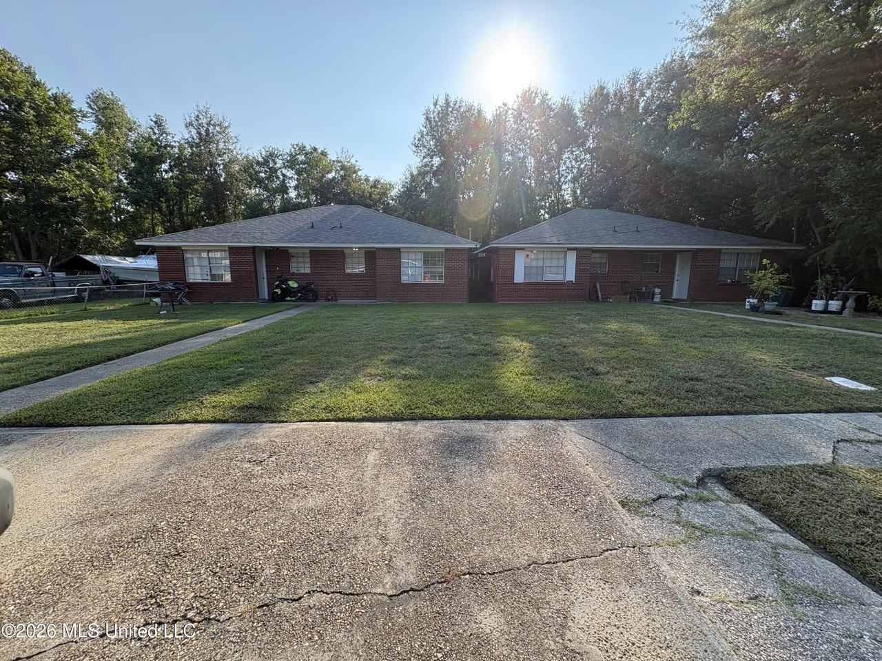 209 Lawler Ave Apt B - Photo 3 of 14