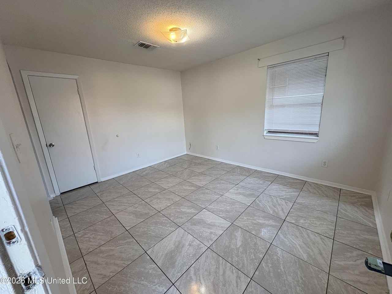 209 Lawler Ave Apt B - Photo 5 of 14