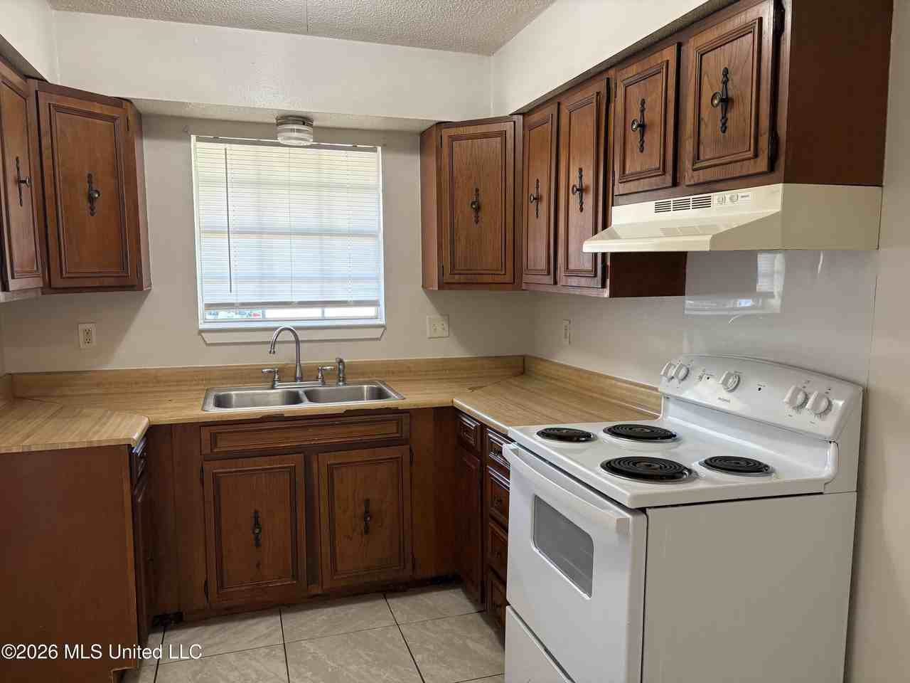 209 Lawler Ave Apt B - Photo 7 of 14