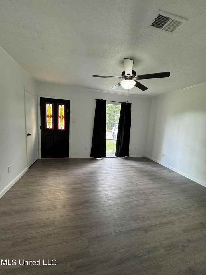 7005 Denver Dr - Photo 2 of 21