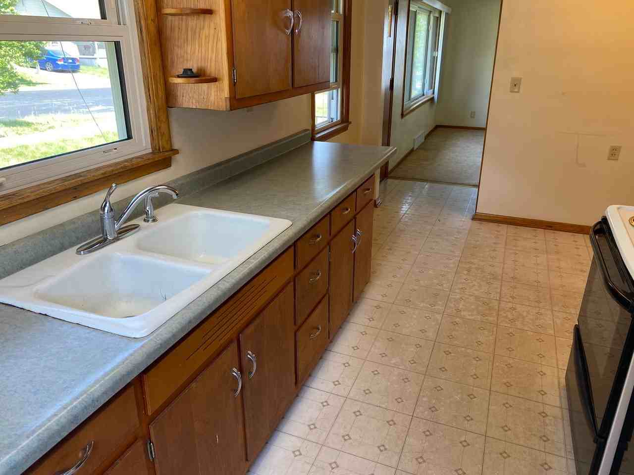 213 N 10th Ave - Photo 3 of 23