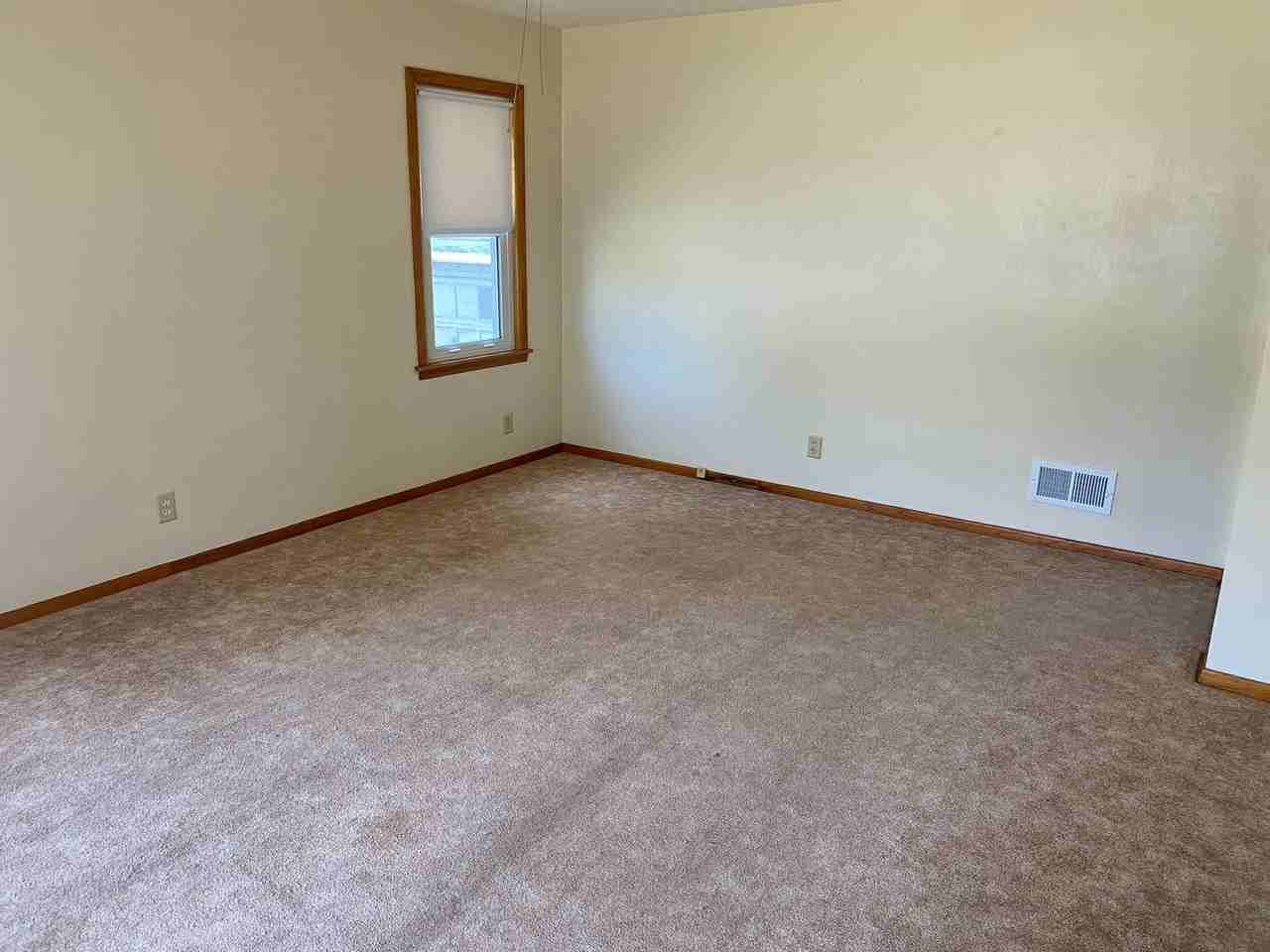 213 N 10th Ave - Photo 6 of 23