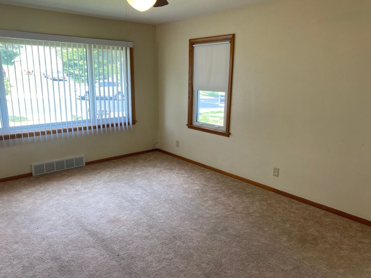 213 N 10th Ave - Photo 7 of 23
