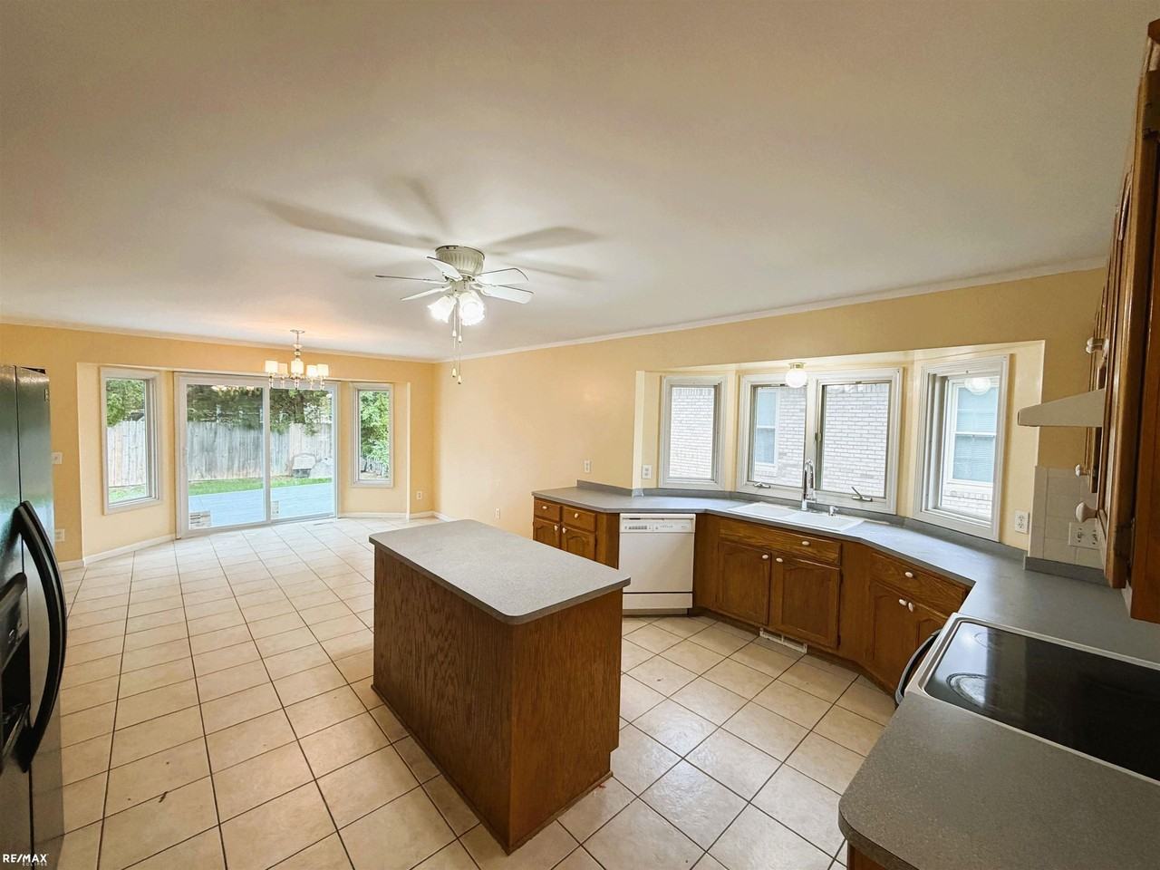 51971 Emil Dr - Photo 3 of 26