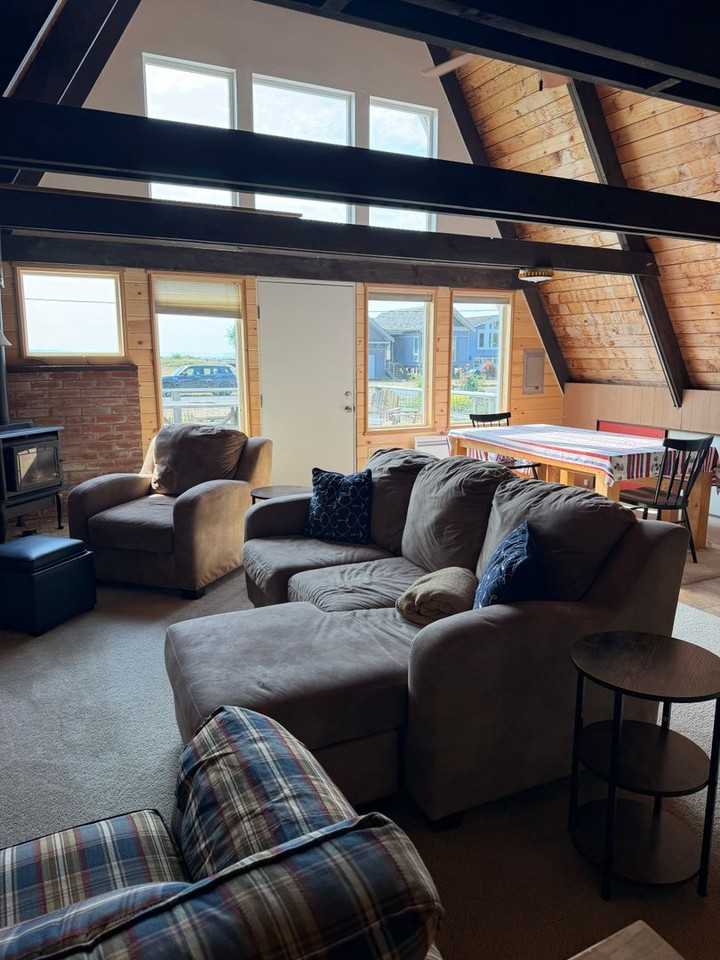 2095 Shore Ave - Photo 6 of 27