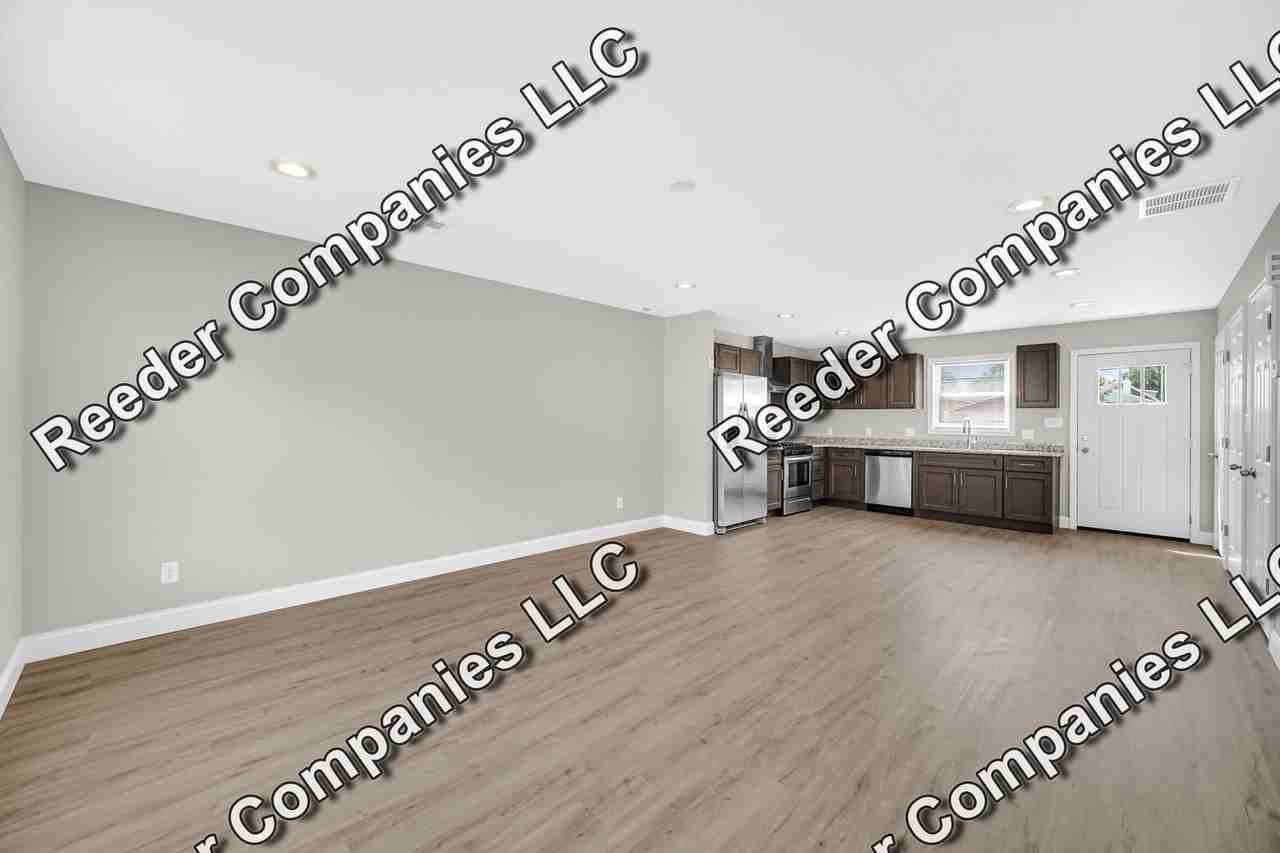 1032 167th St - Photo 4 of 19
