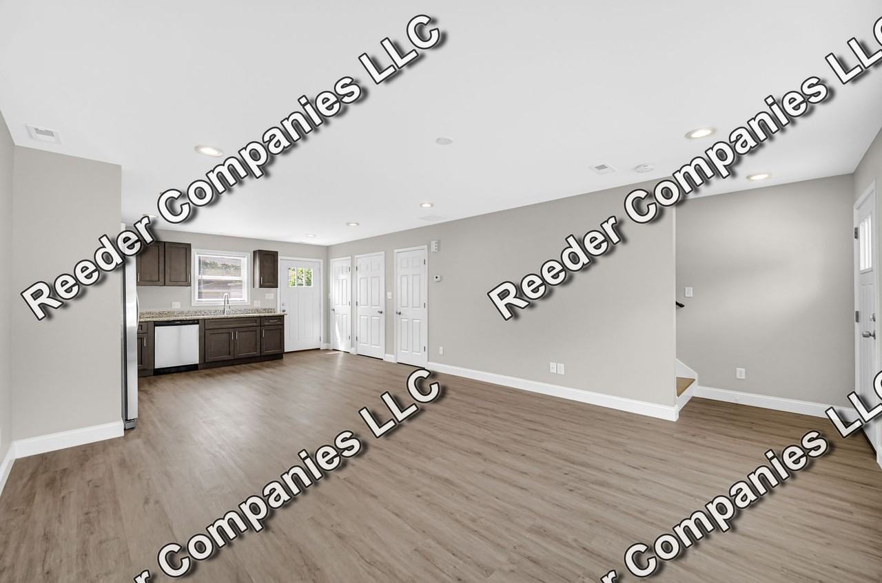 1032 167th St - Photo 5 of 19
