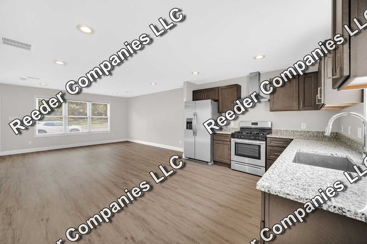 1032 167th St - Photo 6 of 19
