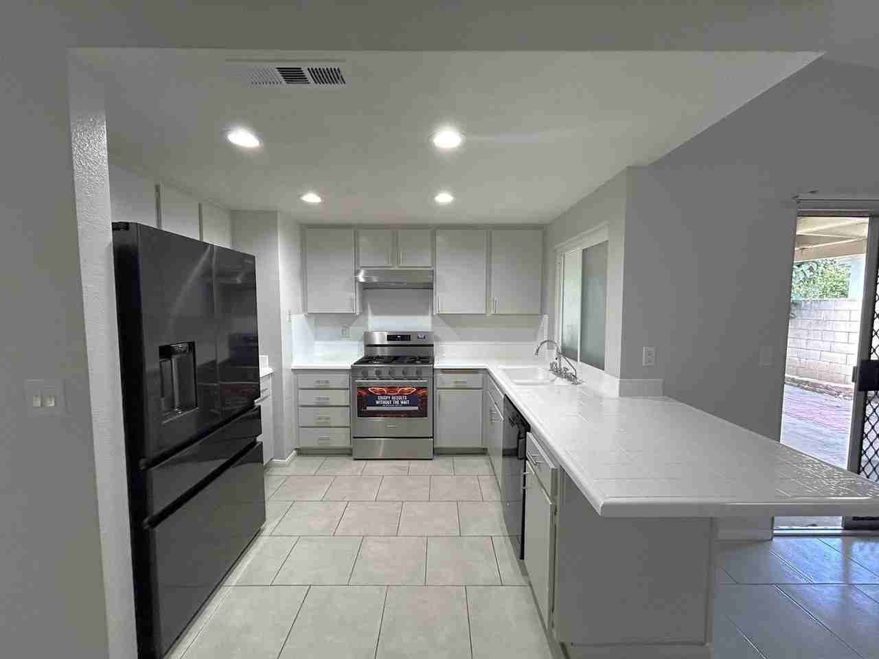 252 W Payson St - Photo 2 of 23