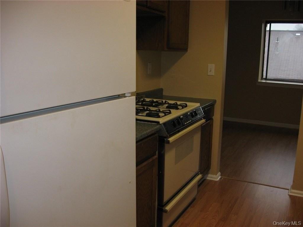 609 Kennedy Dr - Photo 3 of 6