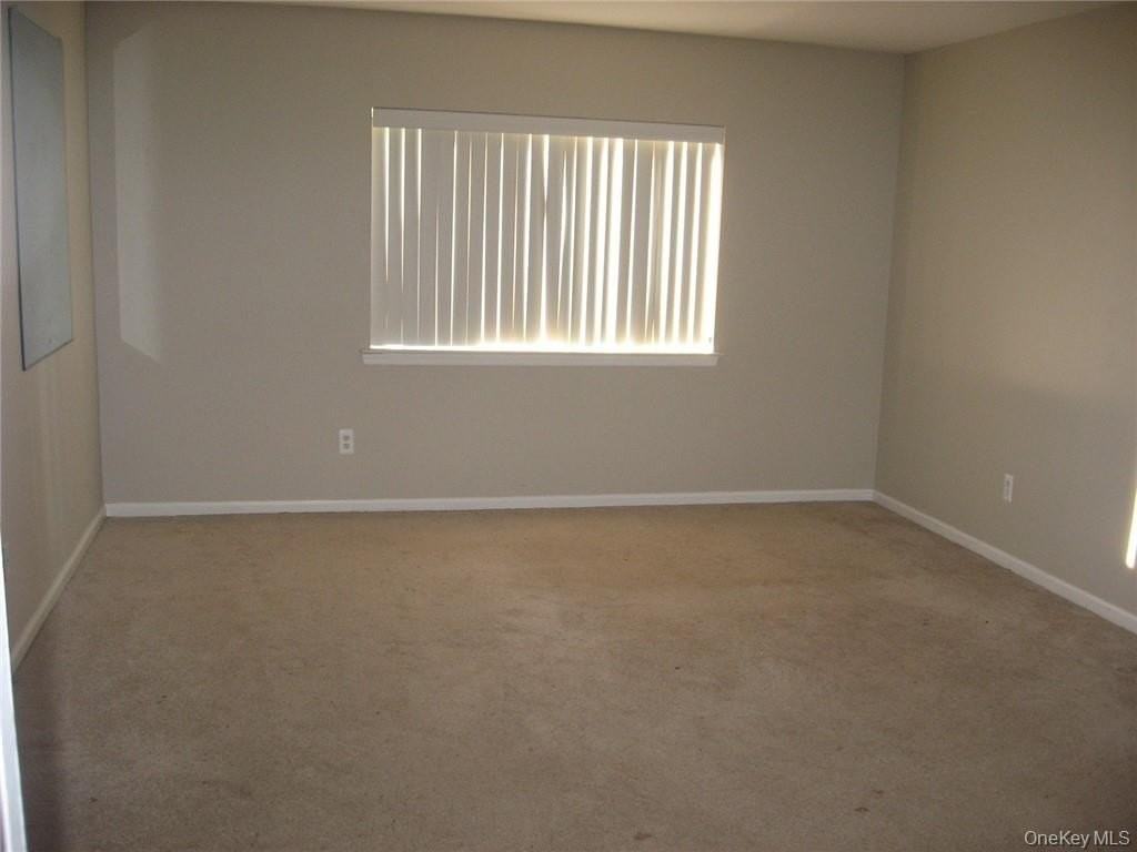 609 Kennedy Dr - Photo 4 of 6