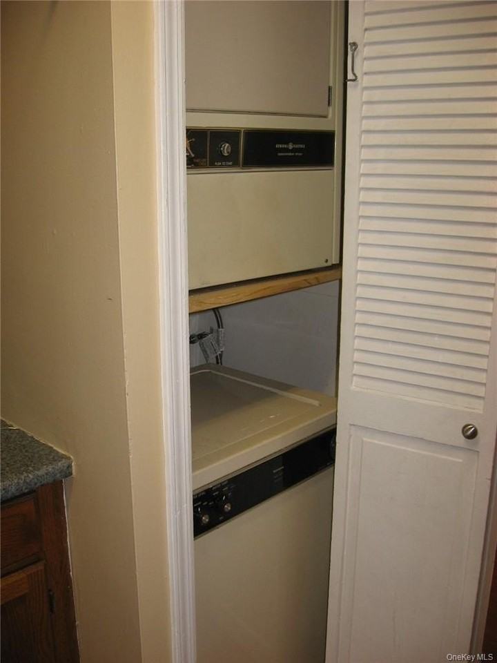 609 Kennedy Dr - Photo 5 of 6