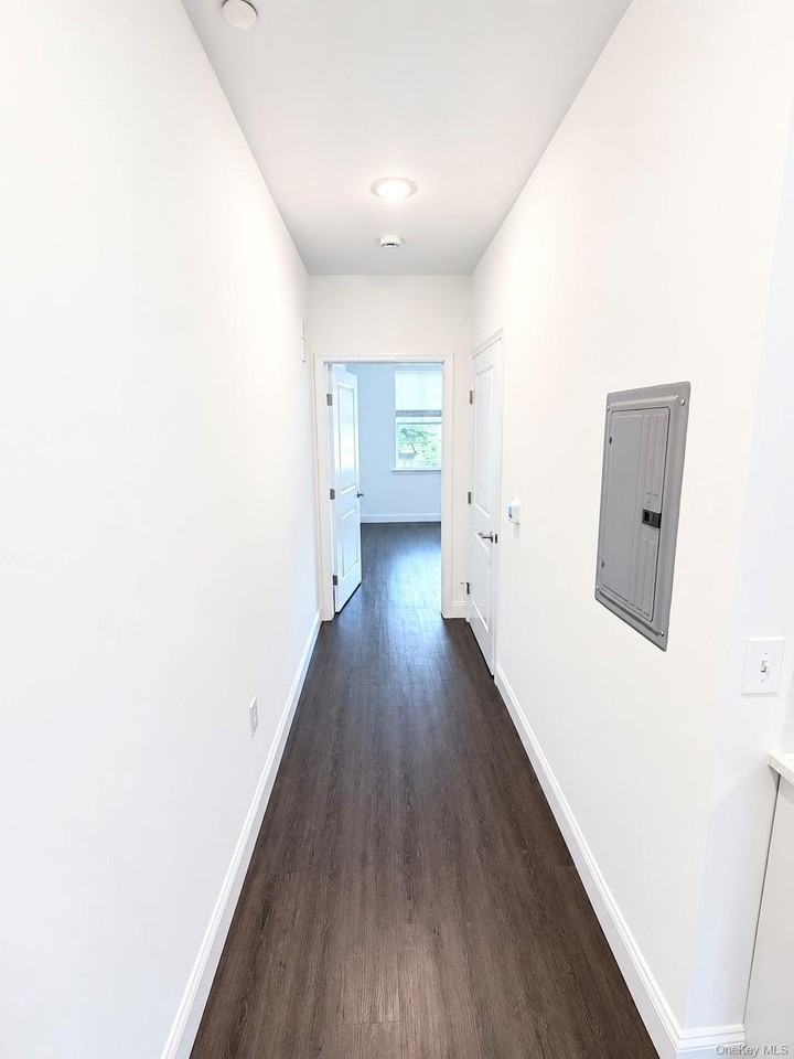 1046 New York Ave #6 - Photo 7 of 11