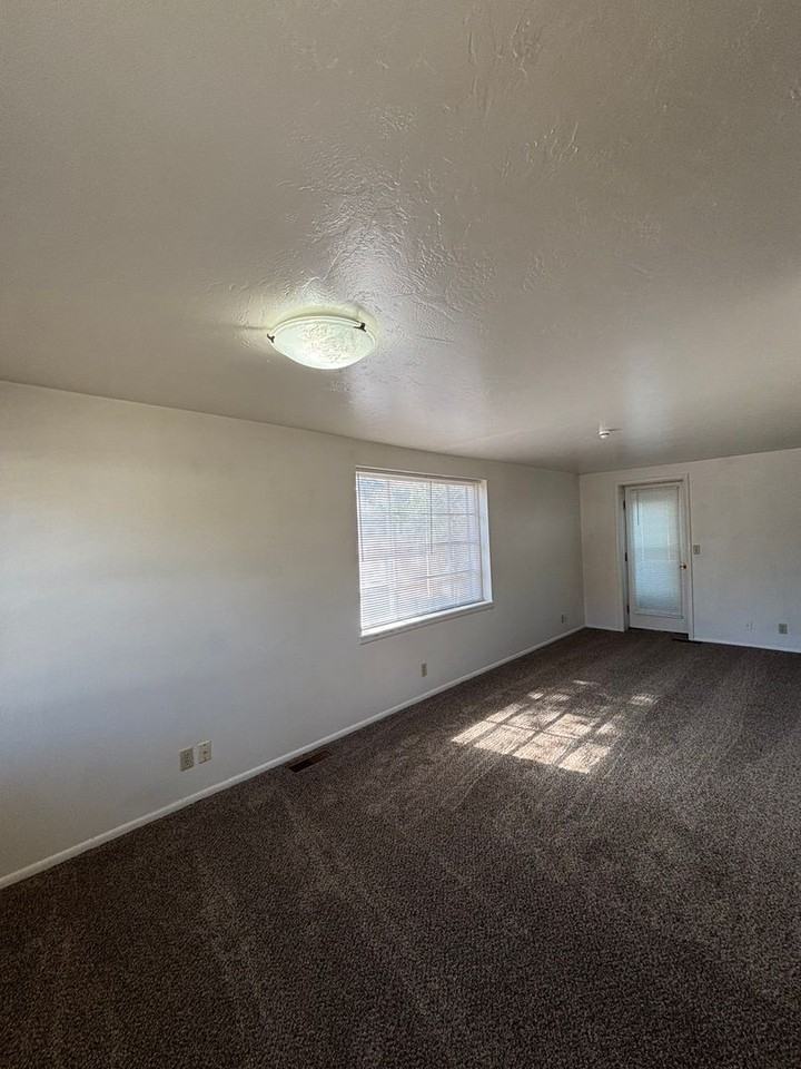 3907 Jason Ave - Photo 2 of 11