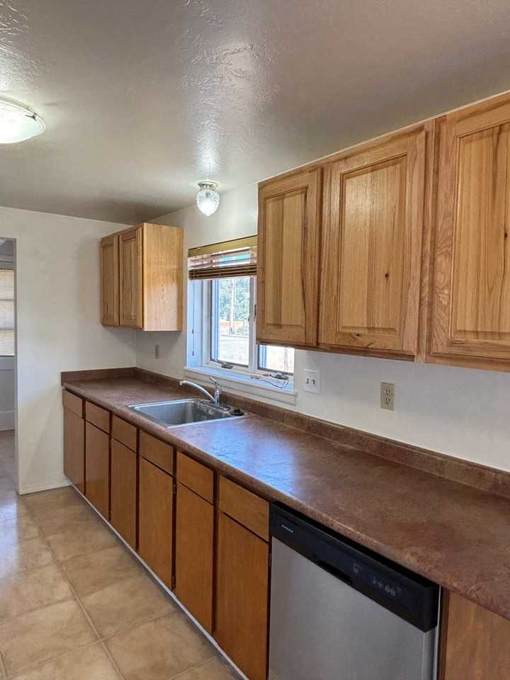3907 Jason Ave - Photo 4 of 11
