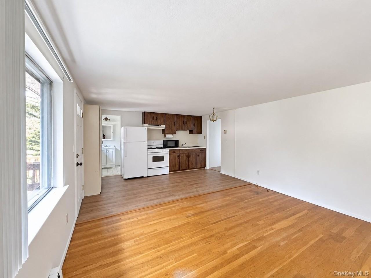 33 Talmadge Dr - Photo 3 of 12