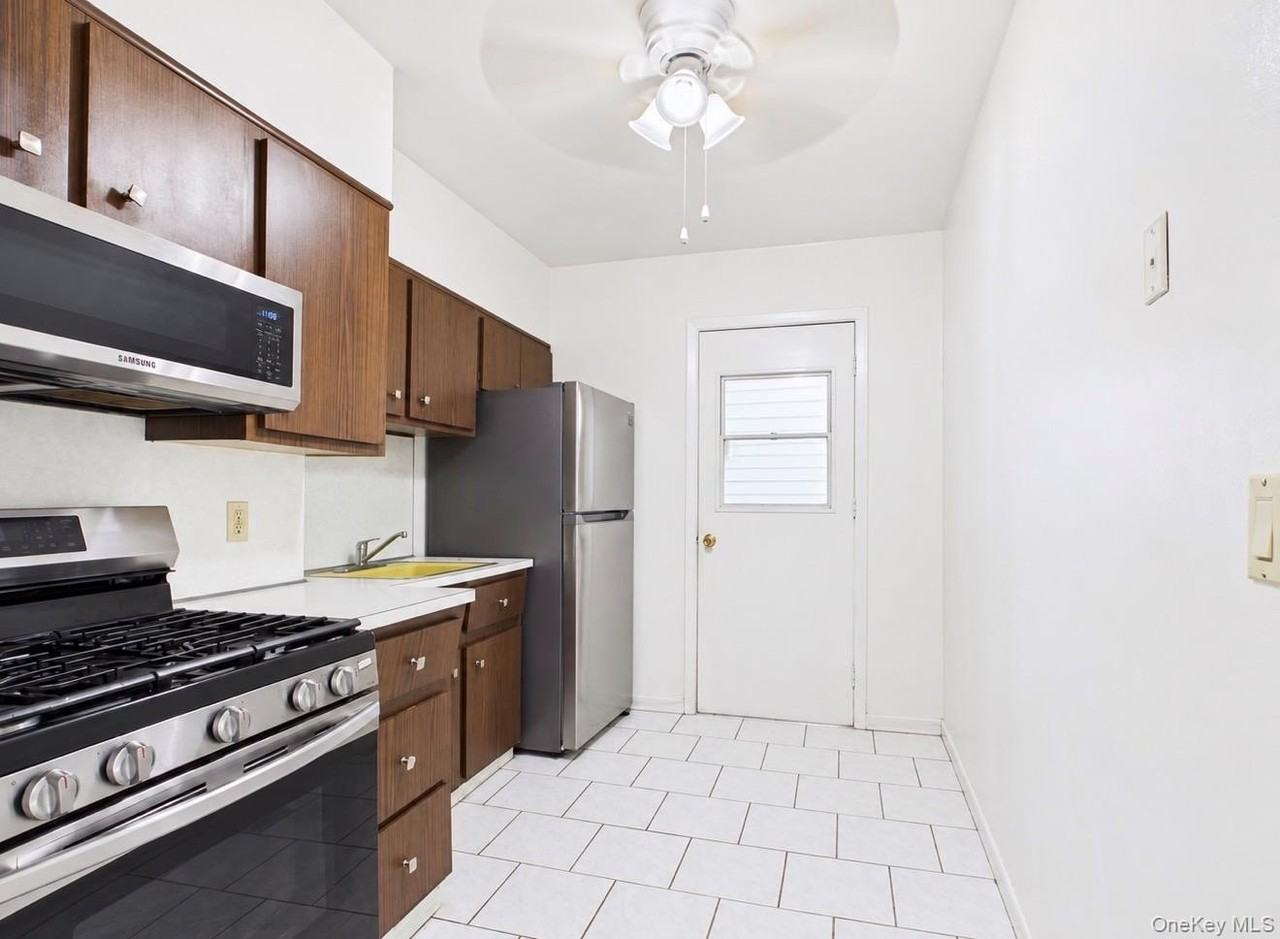 7862 81st St - Photo 4 of 8