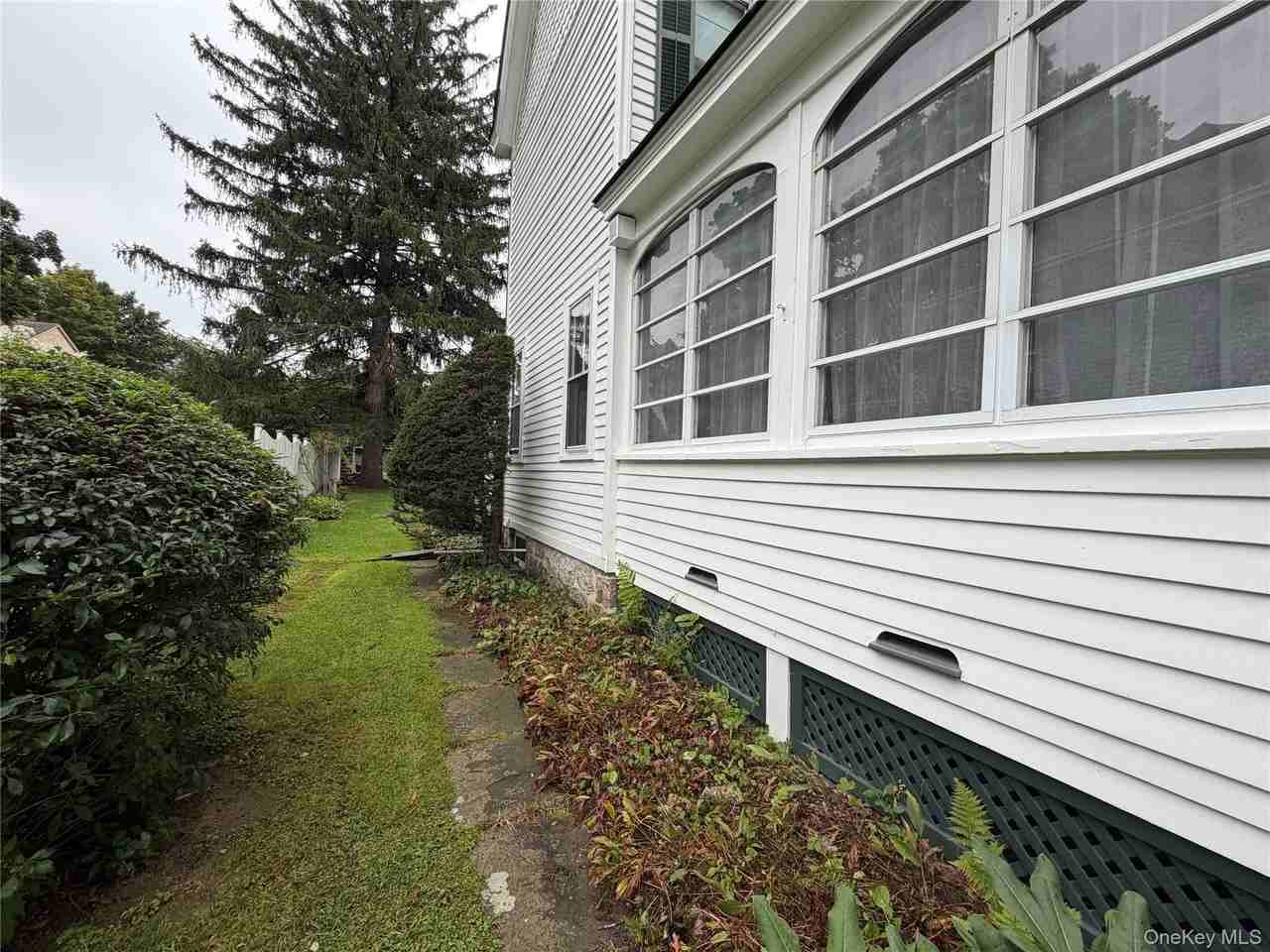 67 Union St - Photo 4 of 28