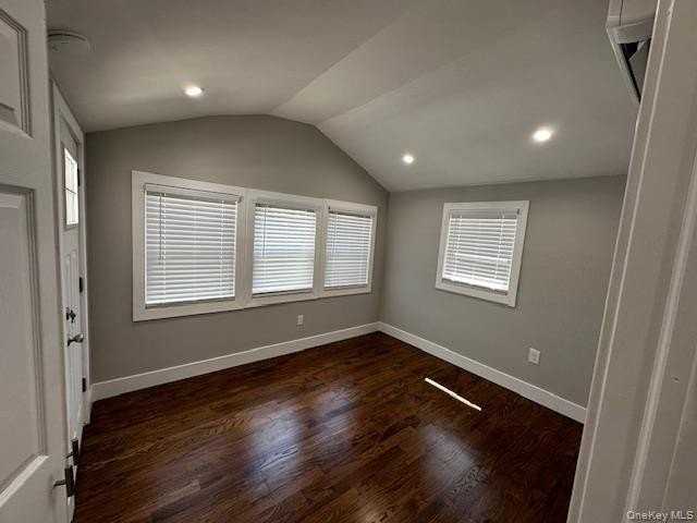 21 West Dr - Photo 3 of 14