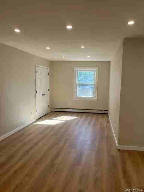 4511 Little Neck Pkwy - Photo 2 of 9