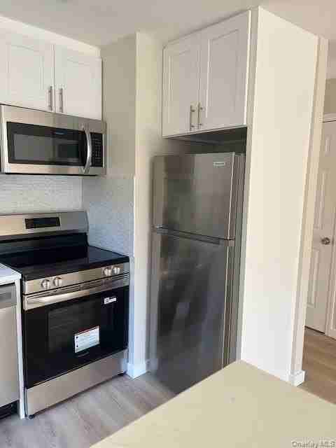 4511 Little Neck Pkwy - Photo 4 of 9