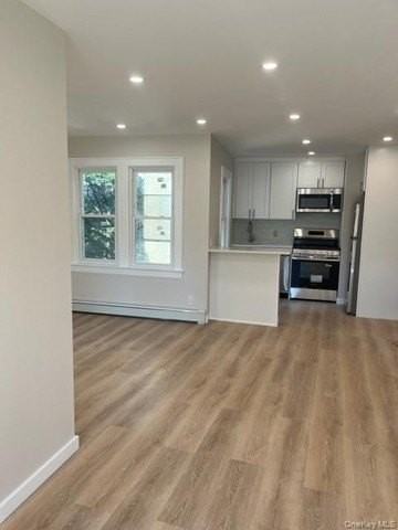 4511 Little Neck Pkwy - Photo 5 of 9