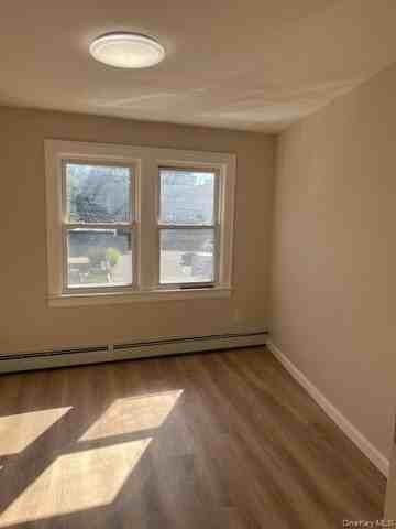 4511 Little Neck Pkwy - Photo 7 of 9