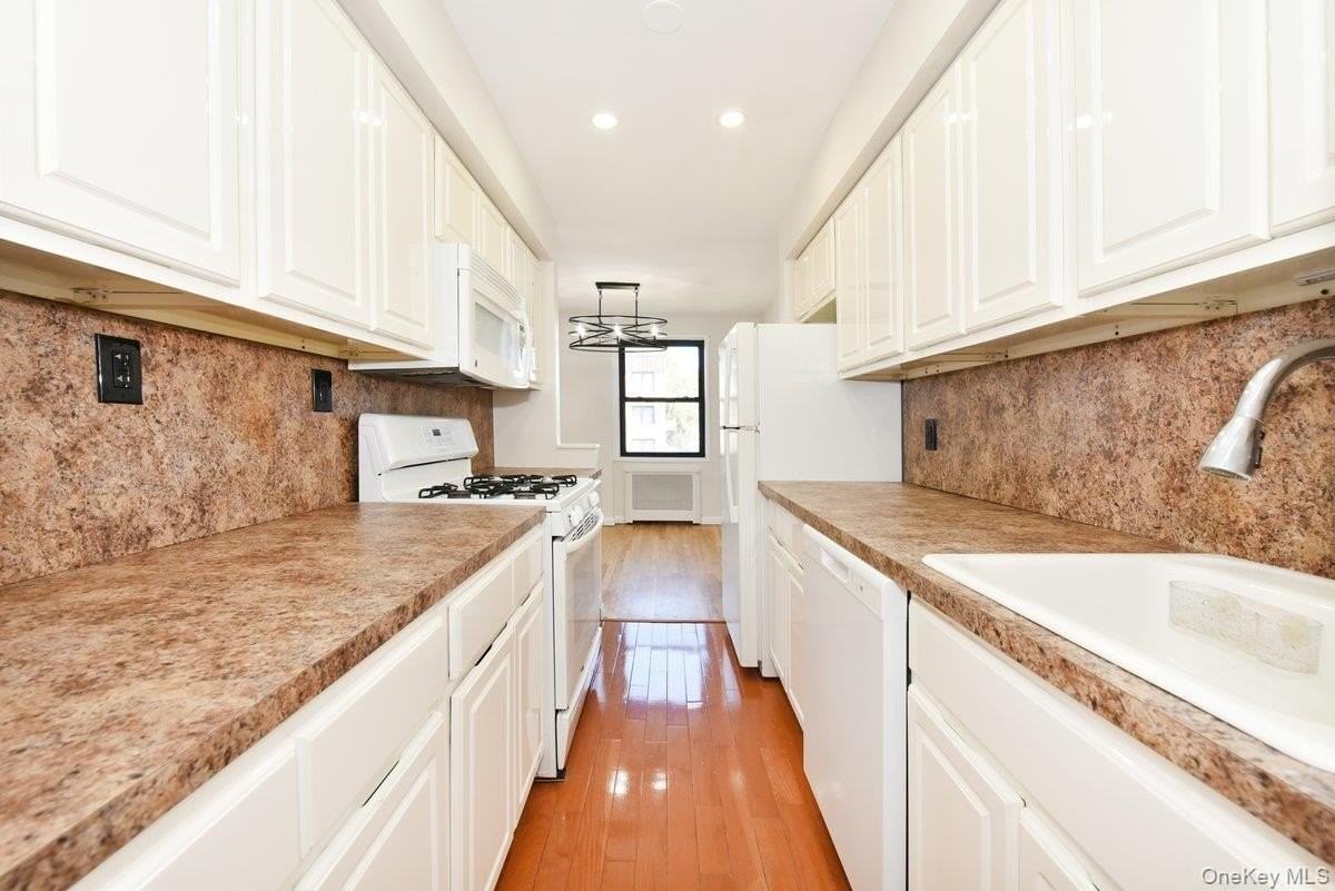 2 Birchwood Ct #4M - Photo 3 of 13