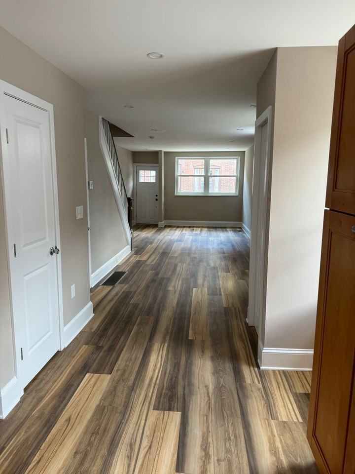 1855 Daly St - Photo 2 of 12