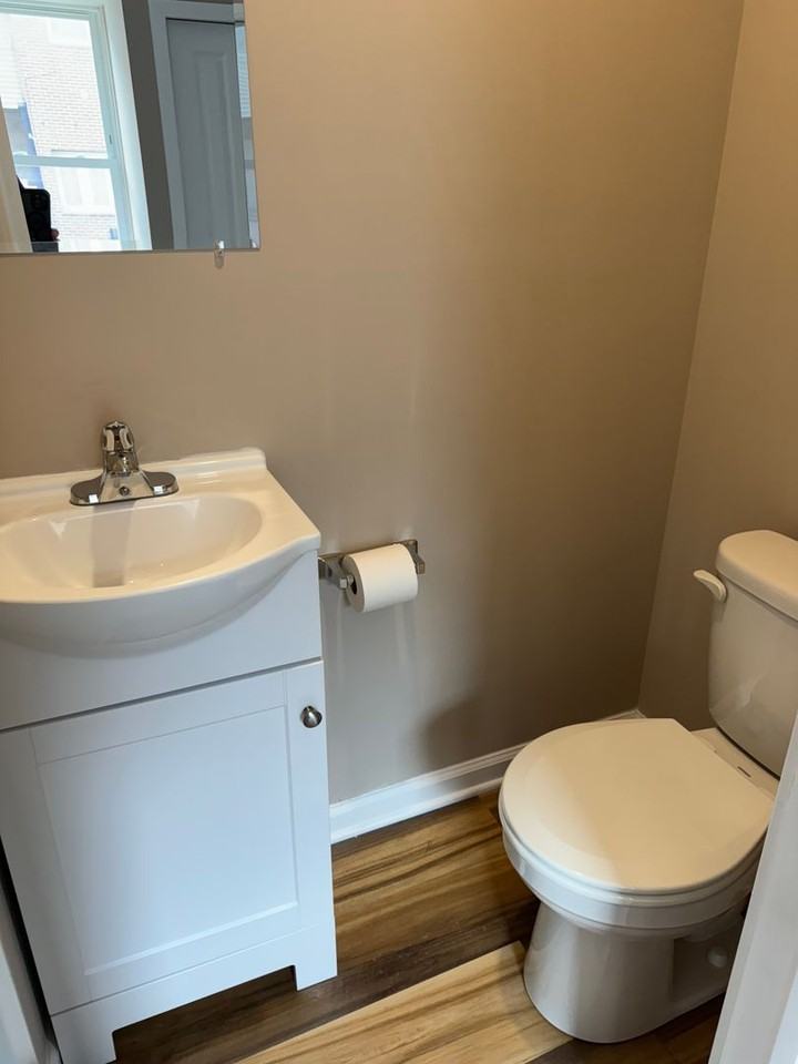 1855 Daly St - Photo 3 of 12