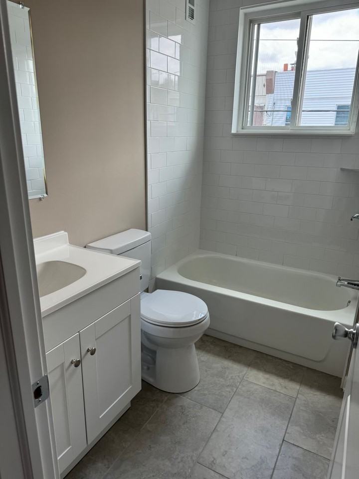 1855 Daly St - Photo 5 of 12
