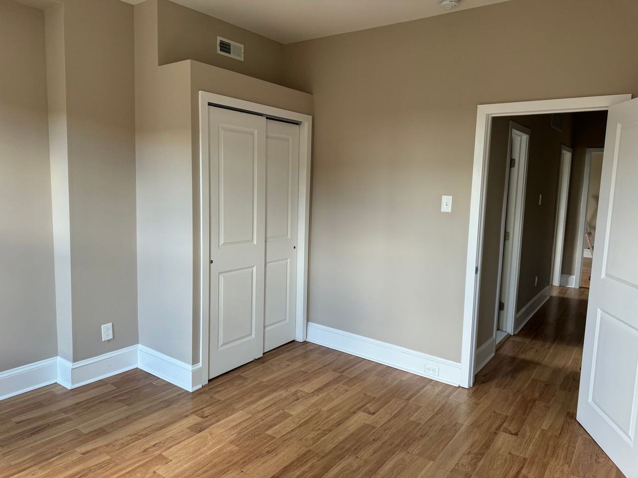 1855 Daly St - Photo 7 of 12