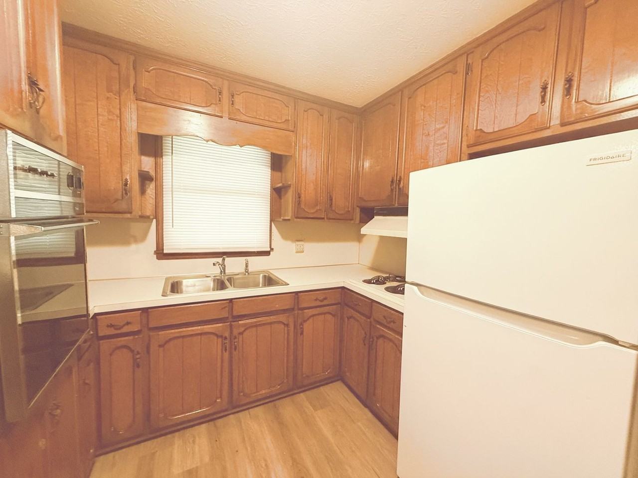 601 E Brown St - Photo 3 of 17