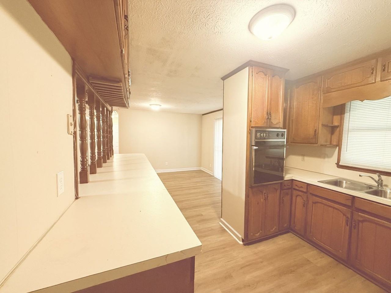 601 E Brown St - Photo 4 of 17