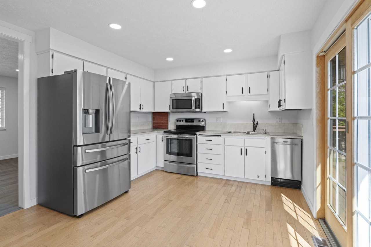 220 N Hodges Rd - Photo 3 of 37