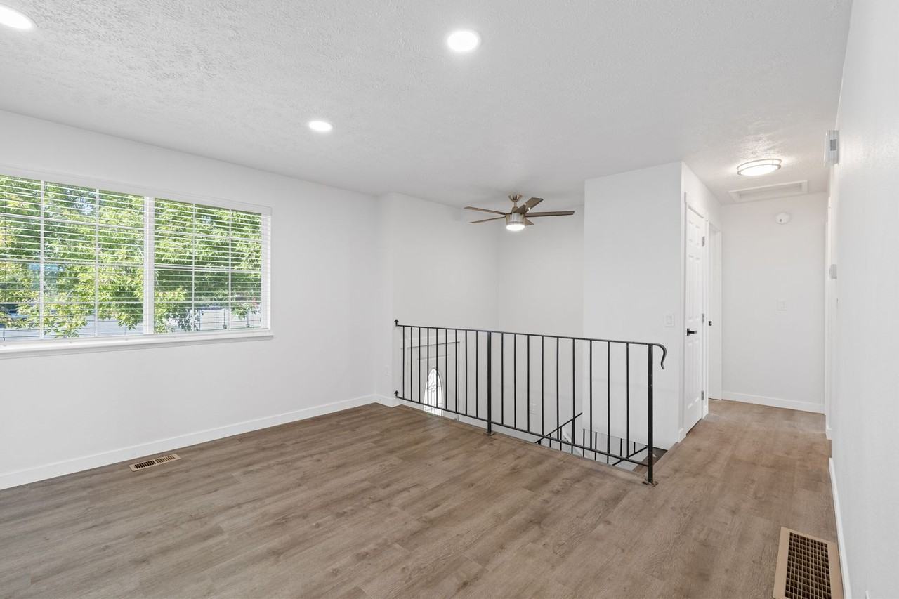 220 N Hodges Rd - Photo 6 of 37