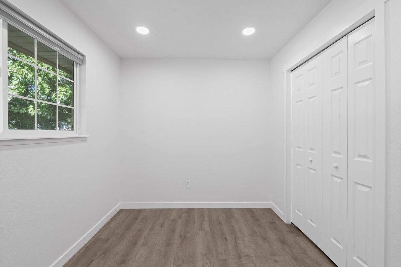 220 N Hodges Rd - Photo 7 of 37